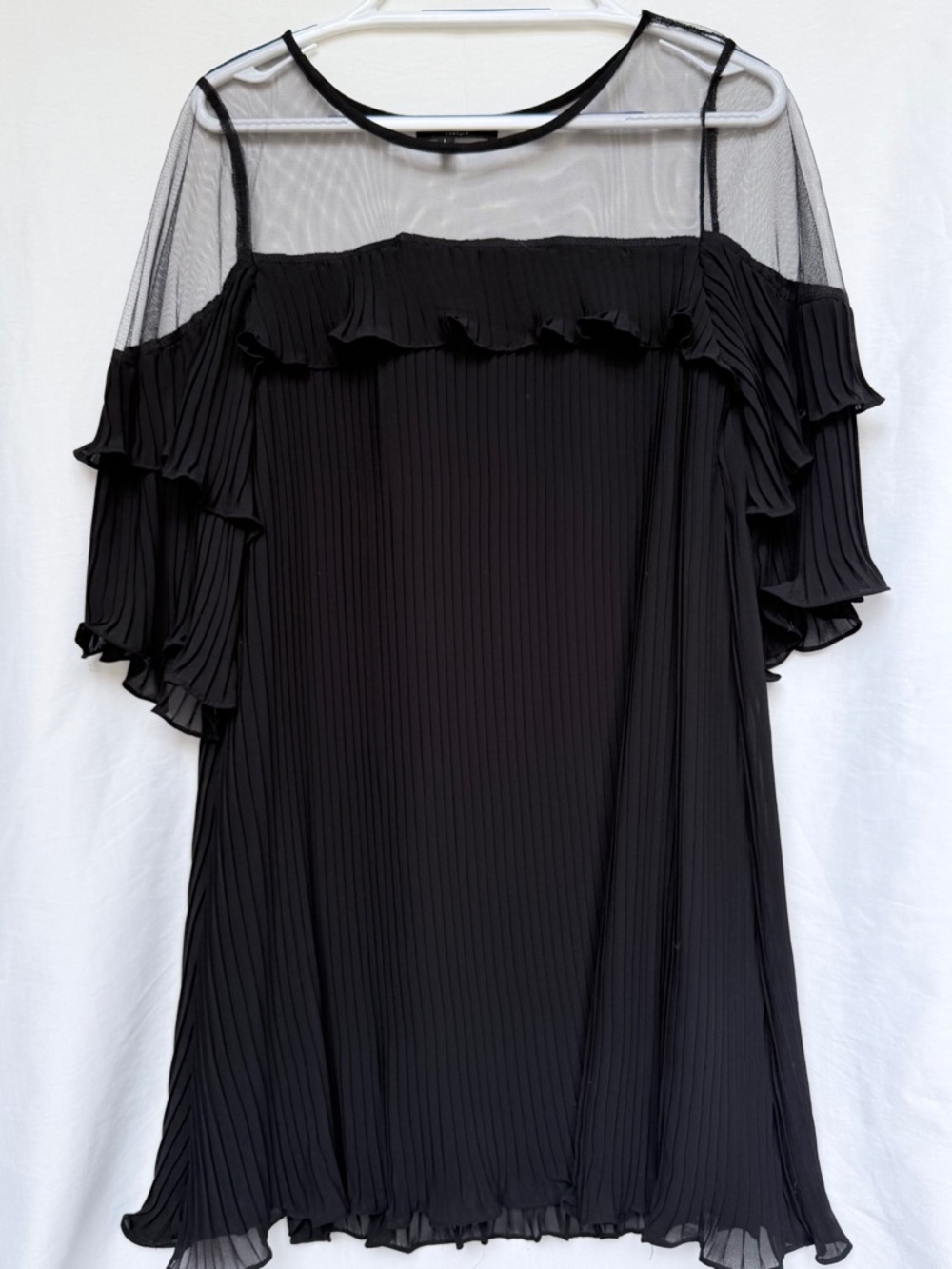 Romeo & Juliet Couture Black Pleated Cold-Shoulder Ruffle dress